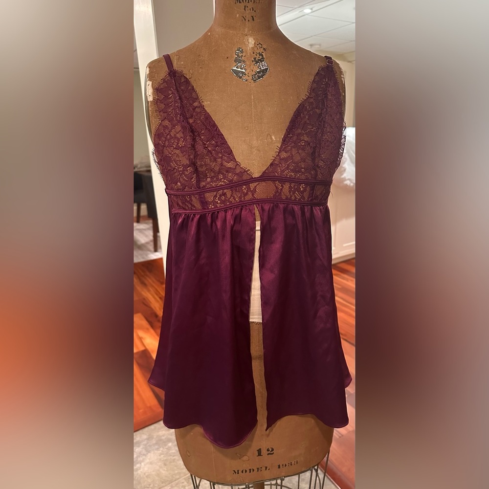 5/$25!! Victoria’s Secret Very Sexy Open Front Eyelet Trim Teddy